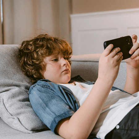 Screen Time and Mental Health: How Therapy Helps Vancouver Island Youth