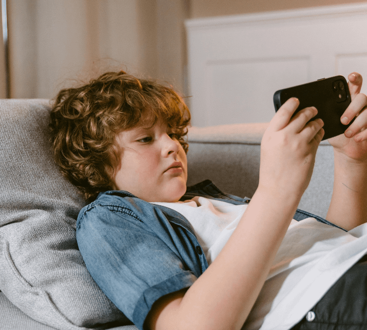 Screen Time and Mental Health: How Therapy Helps Vancouver Island Youth